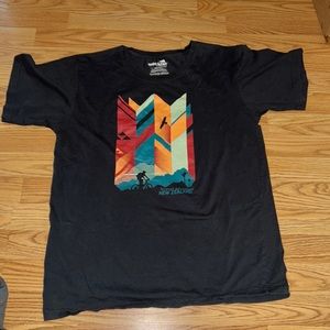 Wild Kiwi tee. Forever Adventure New Zeland size large.